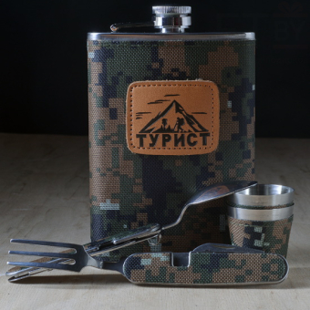 Набор с фляжкой, стопками и мультитулами Турист